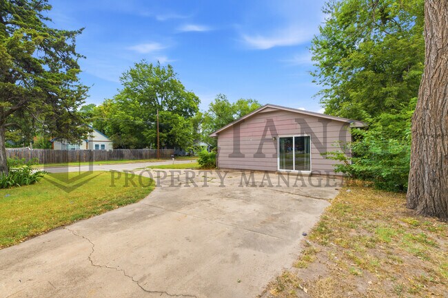 Photo - 903 E Osie St