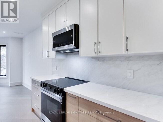 Photo - 357 Dovercourt Rd