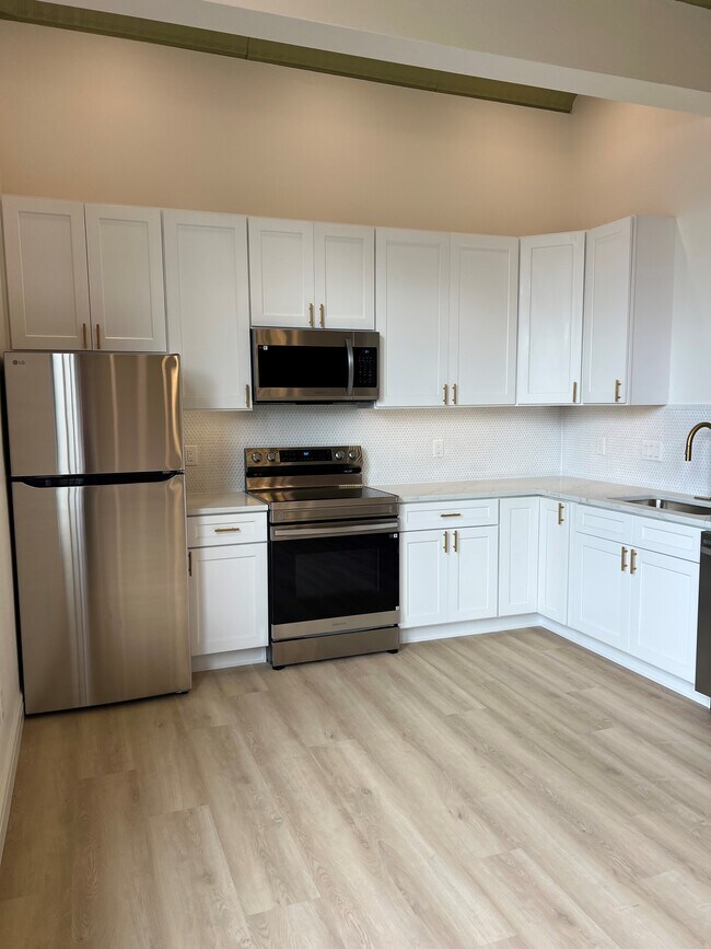 Photo - 113 E Broadway St Unit B