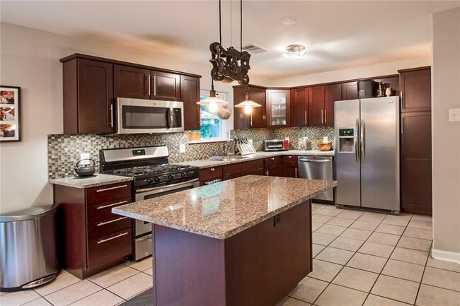 Photo - 2013 Northridge Dr