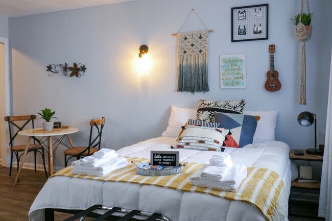 Stylish and functional space - 803 Hillview Heights Unit Apt 205