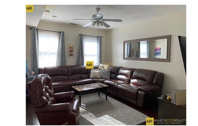 Photo - 112 W 7th St Unit 1