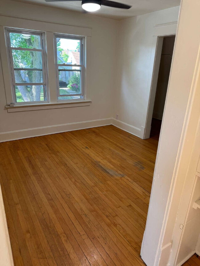3-Bedroom Upper Duplex on W Washington – P... - 3-Bedroom Upper Duplex on W Washington – P... Apartamento Unidad Upper