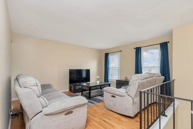 Photo - 572 Oswego Dr