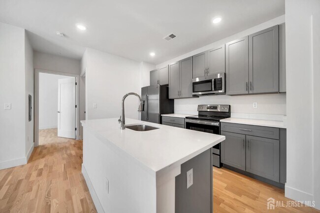 Photo - 1037 Amboy Ave