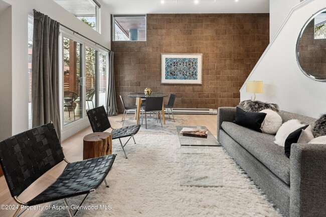 Photo - 311 S Aspen St Unit 2