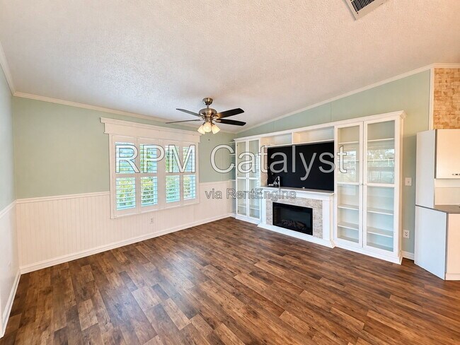 116 Dolphin Dr S