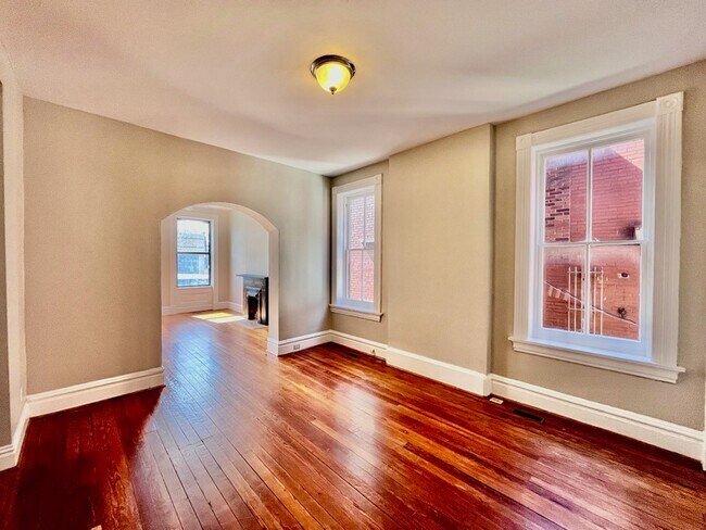 Photo - 1-281W Cherokee St