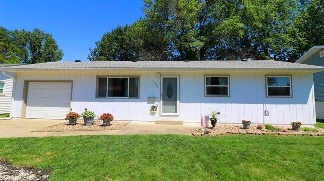 Building Photo - Charming 4 Bed / 1 Bath Ranch – Now Available!
