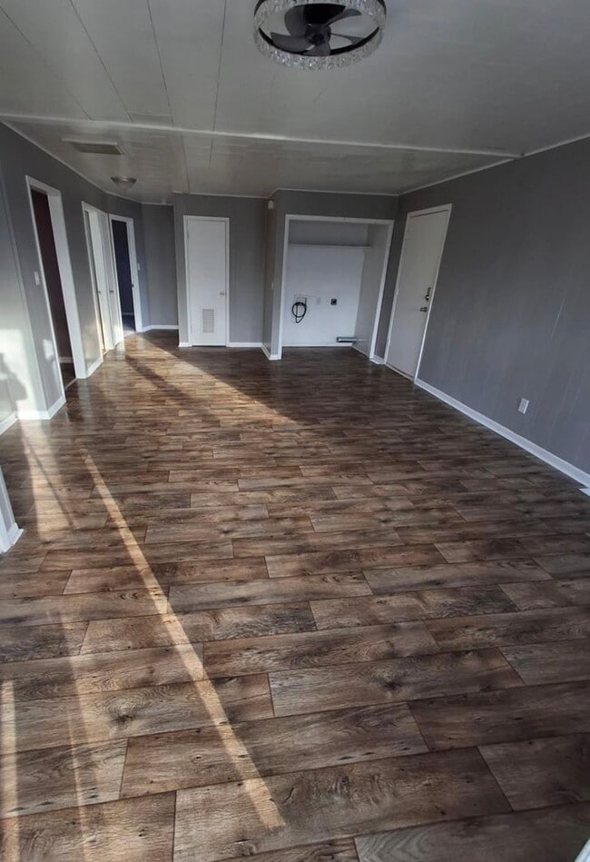 Photo - 4 Bedroom 1 Bath house with a HUGE Yard & Shop!!