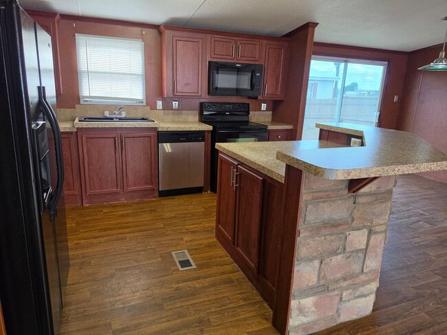Photo - 1617 E Brazos St