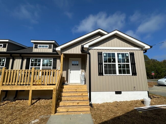 Building Photo - 1692 Walton St Unit B