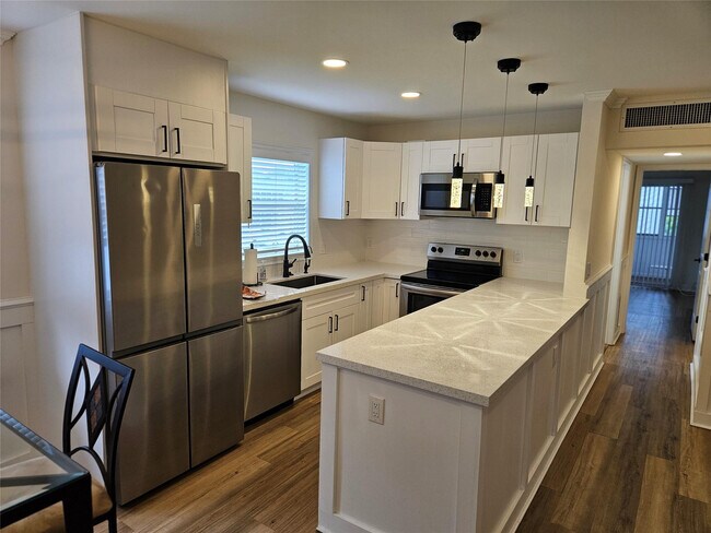 Photo - 272 Brittany F Unit 272