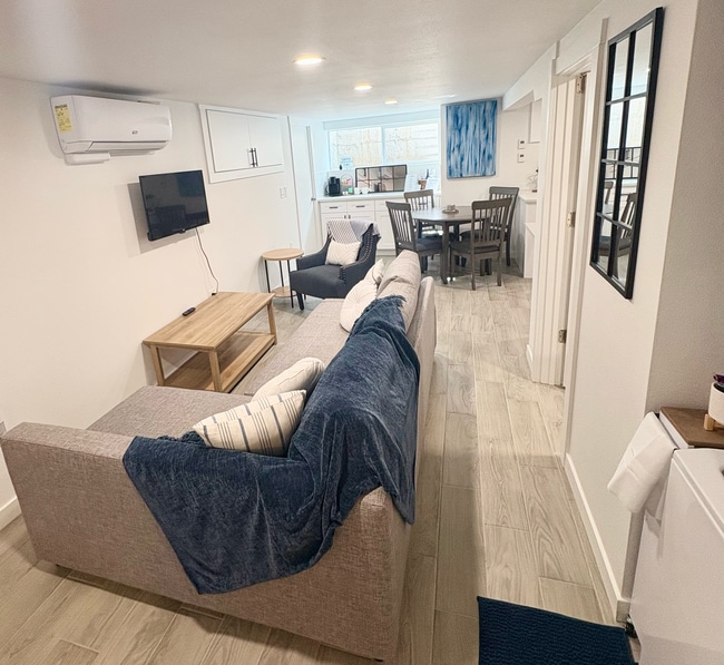 Photo - 3805 E 11th St