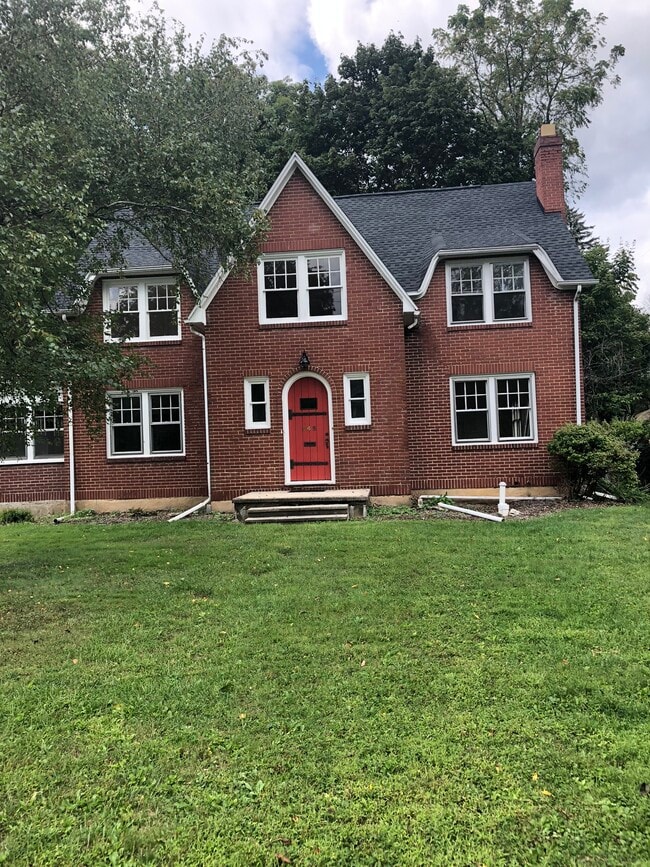 Building Photo - 245 E Hamilton Ave Unit 1