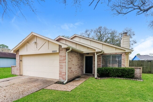 Photo - 10810 Lakewood Oaks Dr