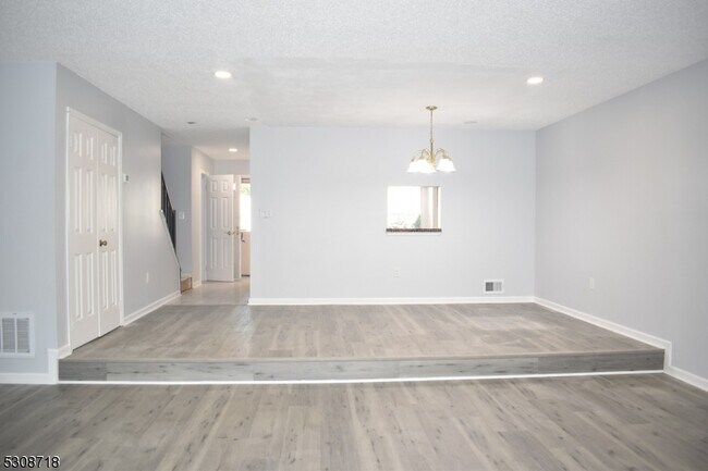 Photo - 7 Kirby Ln