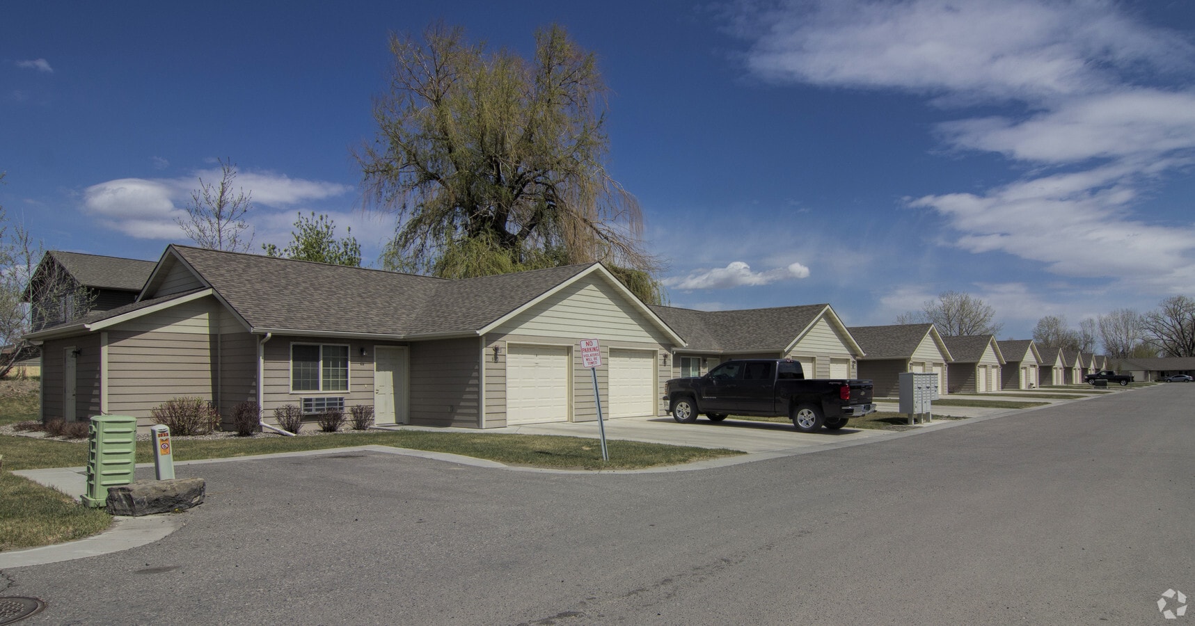 Photo - Samuel Court