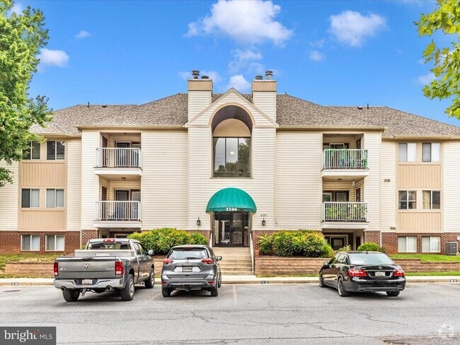 Building Photo - 2106 Whitehall Rd Unit 2A Rental