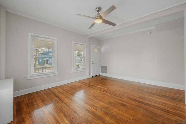 Photo - 245 Willetts Ave