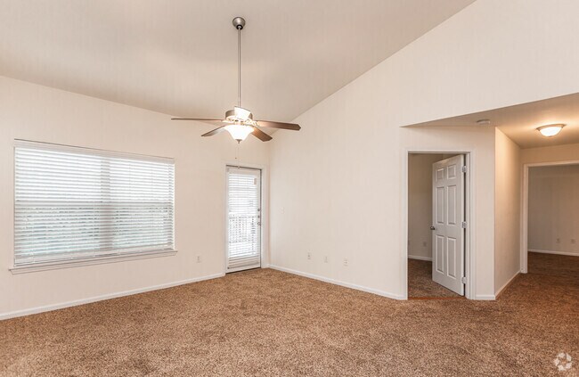 2BR, 1BA 934SF