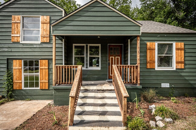 Photo - 1925 NW Oak Ave