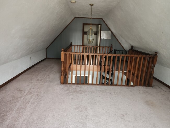 Loft bedroom, walk in closet - 985 Mammoth Rd Unit A