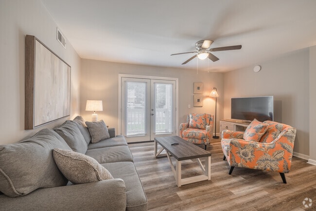 2BR, 2BA - 1,100SF - Living Room