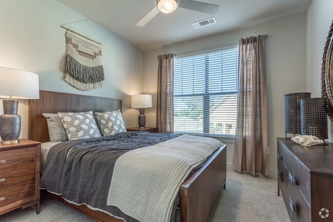 2BR, 2BA - 1,142SF
