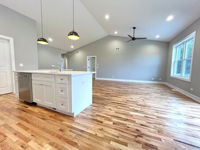 Photo - 517 Cobblestone Cir