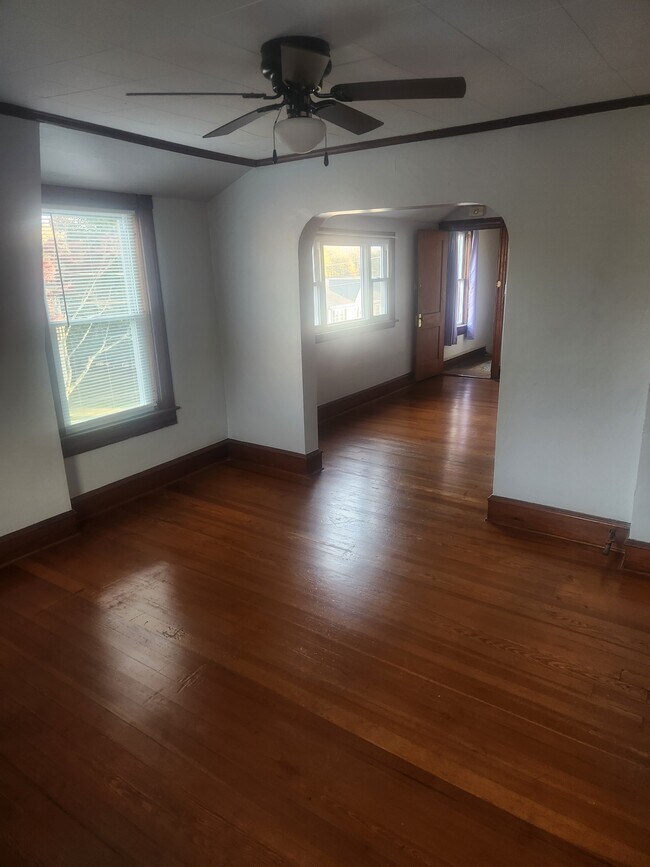 Photo - 95 Read St Unidad 2nd floor