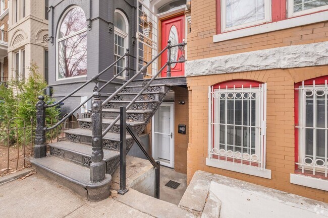 Building Photo - Stunning 1 BR/1 BA Apartment in Truxton Ci... Unit ( B)