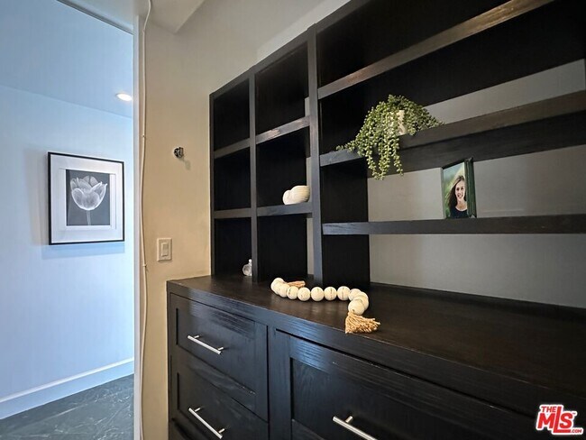 Photo - 999 N Doheny Dr Unit 408