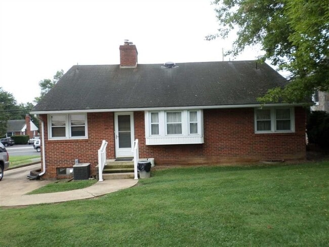 Photo - Great house very close to JMU!