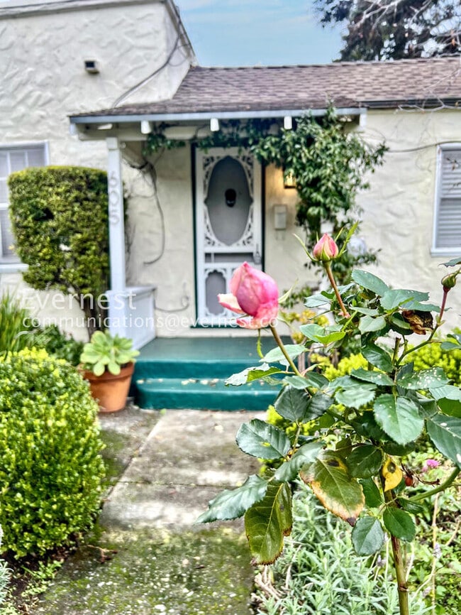 Photo - 605 E Santa Inez Ave