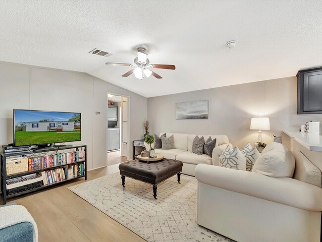 Building Photo - 506 Main St