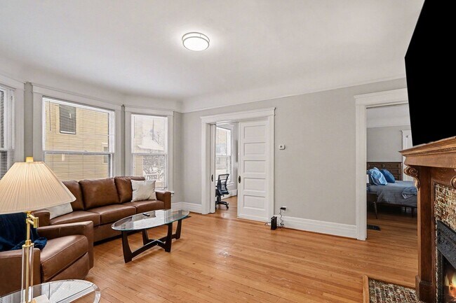 Building Photo - 936 W Kalamazoo Ave Unit #1