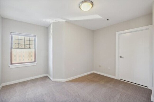Photo - Kenmore Sq - 2 Bed 2 Bath  9/1
