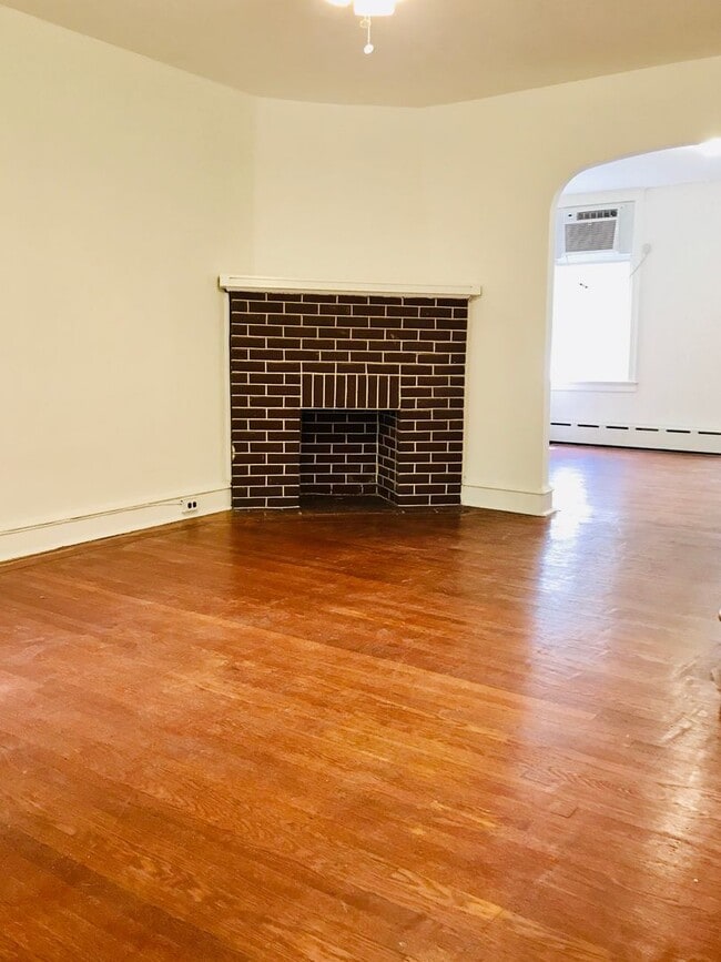 Photo - Gorgeous 3-Bedroom Townhome in Lawncrest! Available NOW!
