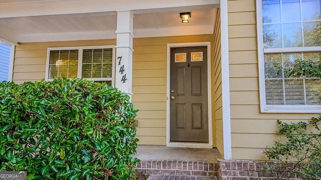 Photo - 744 W Vincent Dr