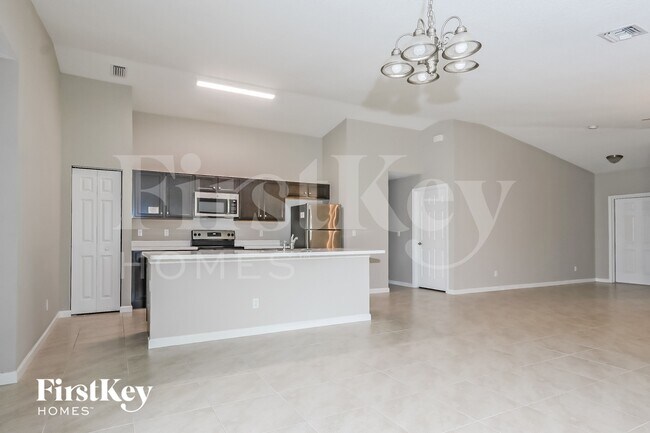 623 SW Homeland Rd