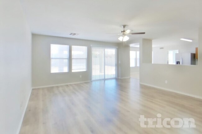 Photo - 638 W Racine Loop