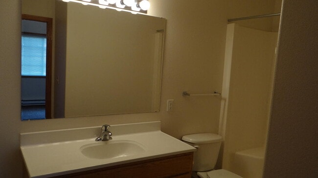 Courtyard Townhomes Bathroom