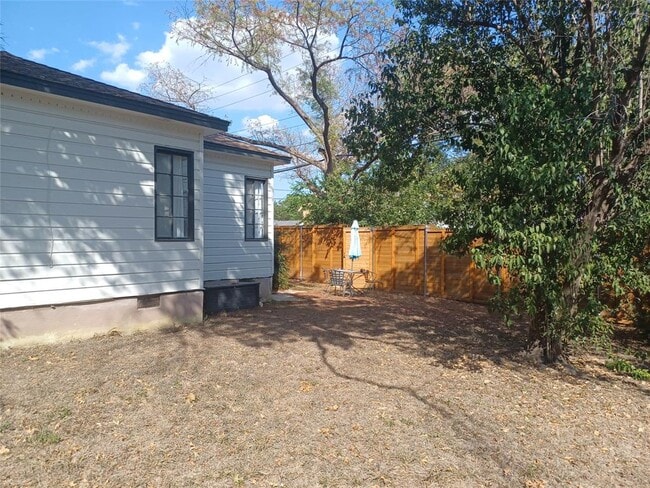 Photo - 2808 Windsor Rd
