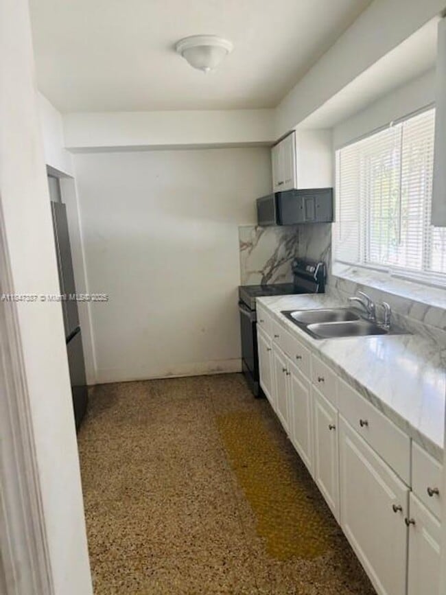 Building Photo - 4950 N Miami Ave Rental