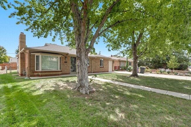 Photo - 2 bed 1 bath Ranch in Lowry in Denver