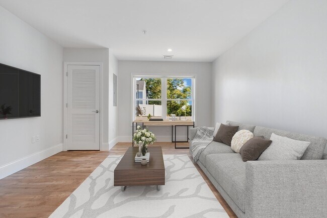 Photo - 574-576 State St Unidad #7