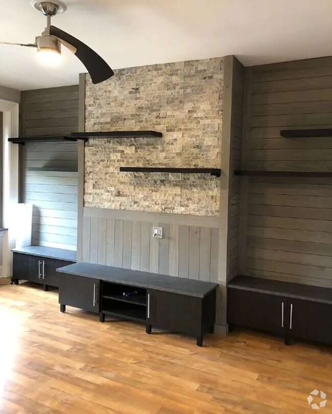 Building Photo - 5266 Butler St Unit 5266 Butler Street #2 Rental