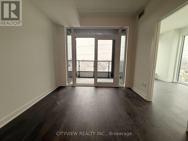 Photo - 1007 The Queensway Unité 309