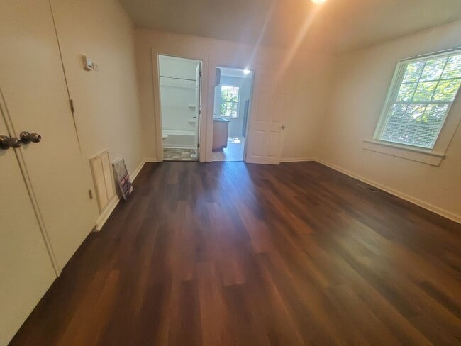 Photo - 810 Lee St Unit B